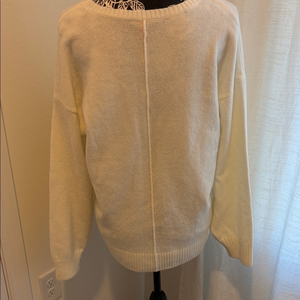 Vince Camuto Cream V-Neck Sweater - Picture 4 of 10